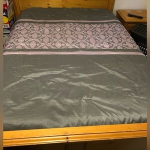 Comforter with skirt Queen